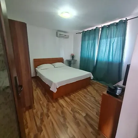 Vila Aida Πανσιόν *